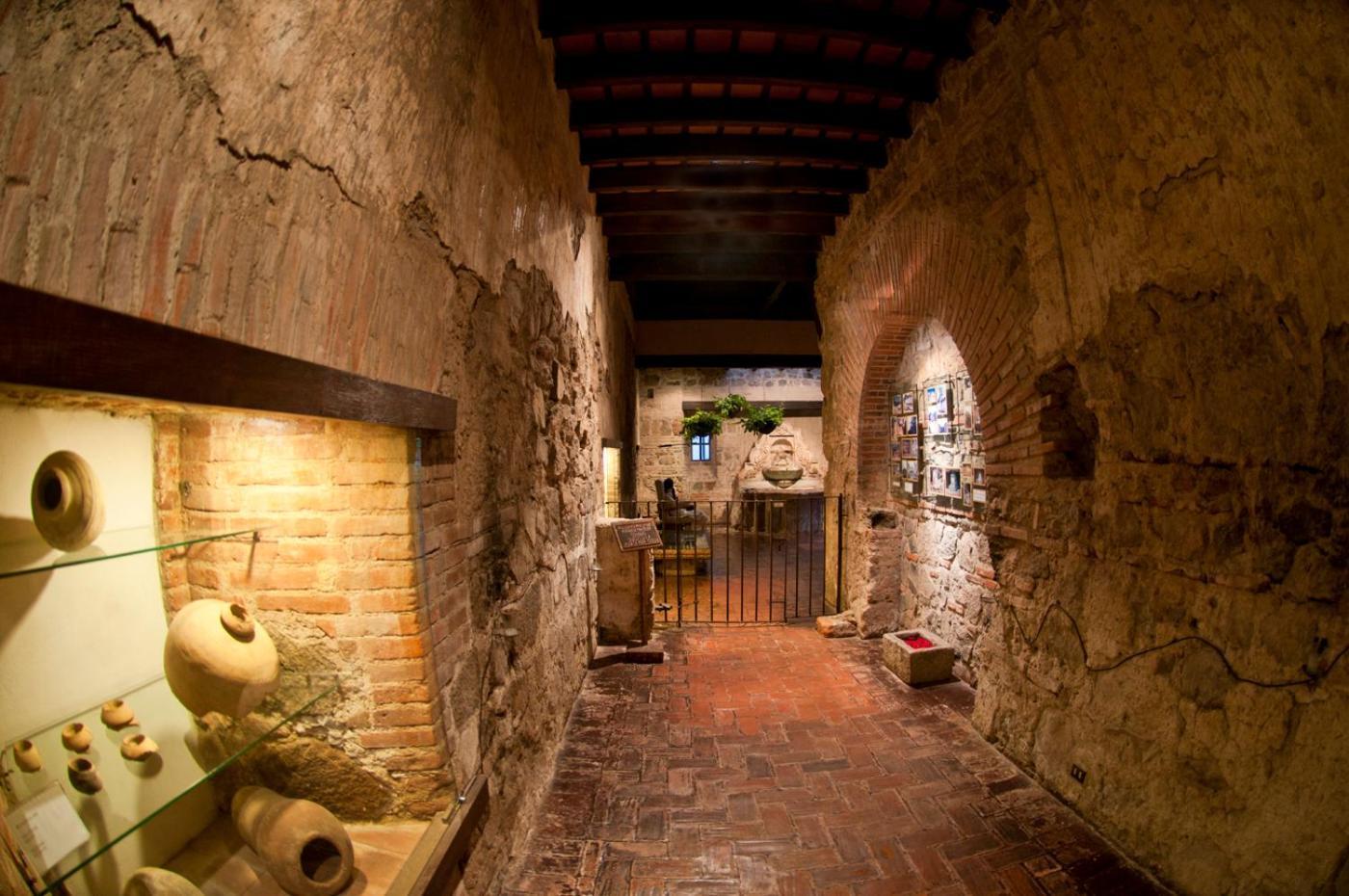 Hotel Museo Spa Casa Santo Domingo Antigua Exterior photo The narrowest street in the world